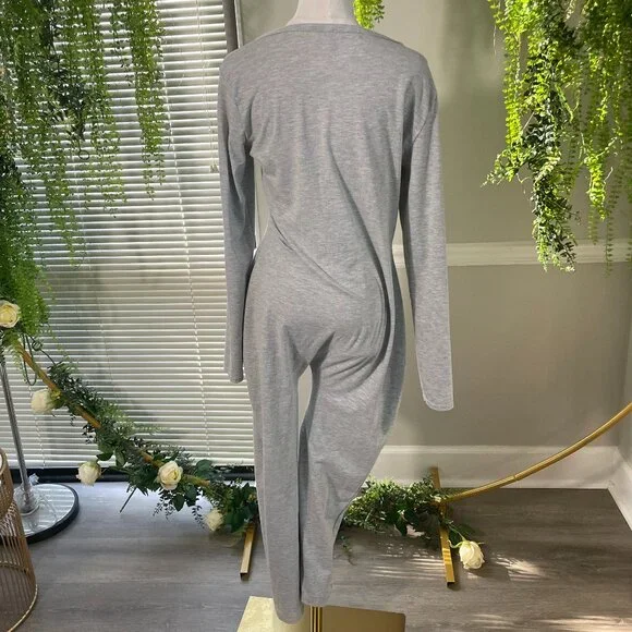 PrettyLittleThing | Longsleeve Grey PLT Jumpsuit - Picture 2 of 8